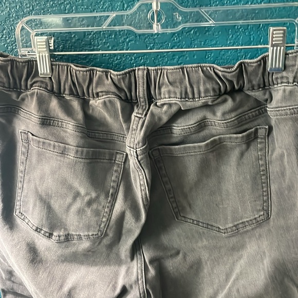 Gray denim ankle pants, Torrid size 0, pull on, elastic waist with tie detail. - Picture 5 of 6